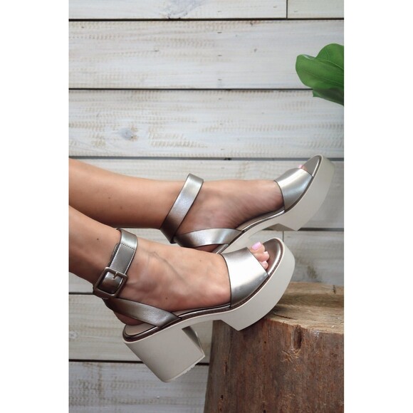 Naked Feet Iconoclast Platform Sandals Chunky Womens Size 6 M Metallic Open - Picture 1 of 12
